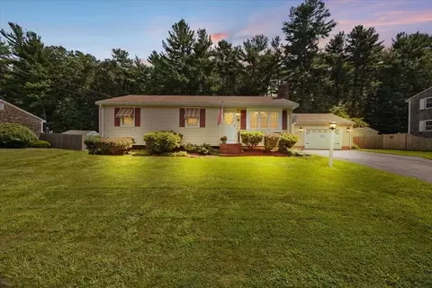 32 Colonial Dr, Taunton, MA 02780