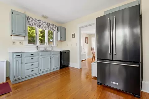 Kitchen - 37 Bridge St, Beverly, MA 01915 photo 4 of 5