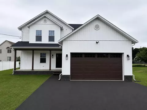 33 Polaski Ave, Chicopee, MA 01013