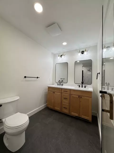 Bath - 33 Polaski Ave, Chicopee, MA 01013 photo 4 of 7