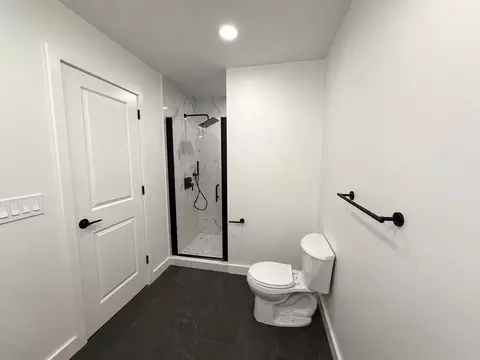Bath - 33 Polaski Ave, Chicopee, MA 01013 photo 5 of 7