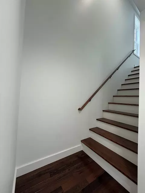 Entry Way - 33 Polaski Ave, Chicopee, MA 01013 photo 1 of 1