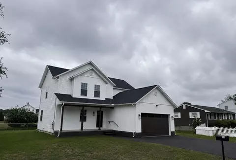 Exterior - 33 Polaski Ave, Chicopee, MA 01013 photo 2 of 2