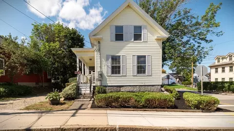 40 Broadway, Rockport, MA 01966
