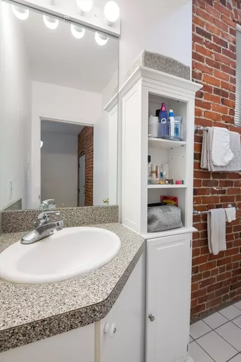 Bath - 60 Marshal St #4, Brookline, MA 02446 photo 1 of 3