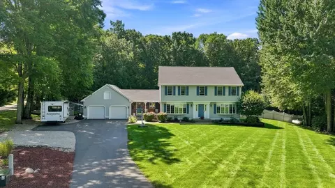 7 Deer Run Dr, Wilbraham, MA 01095