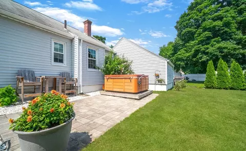 Exterior - 55 Gillette Cir, Springfield, MA 01118 photo 8 of 9