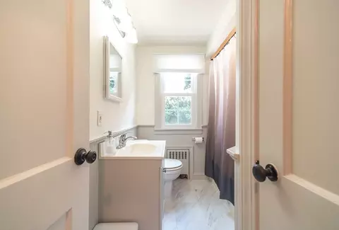 Bath - 55 Gillette Cir, Springfield, MA 01118 photo 1 of 2