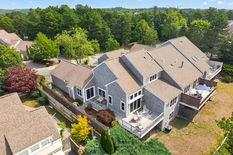 12 Kates Gln #12, Plymouth, MA 02360