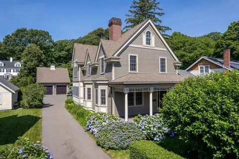 70 School St, Manchester, MA 01944