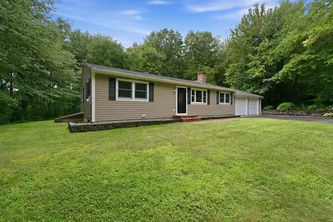 15 Pine Ridge Rd, Montgomery, MA 01085