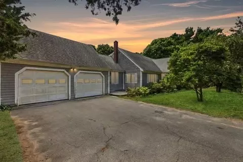 11 Rogia Rd, Yarmouth, MA 02673