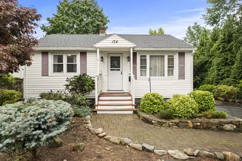 134 Marshall Ave, Lowell, MA 01851