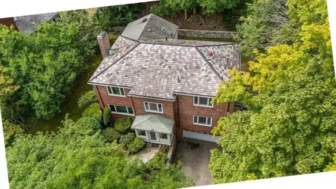 Exterior - 52 Clinton Rd, Brookline, MA 02445 photo 3 of 6