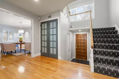 Entry Way - 52 Clinton Rd, Brookline, MA 02445 photo 1 of 3
