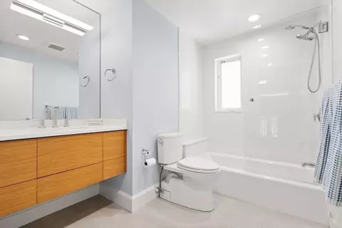 Bath - 52 Clinton Rd, Brookline, MA 02445 photo 4 of 5