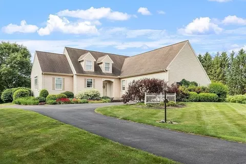 4 Crestview Dr, Deerfield, MA 01373