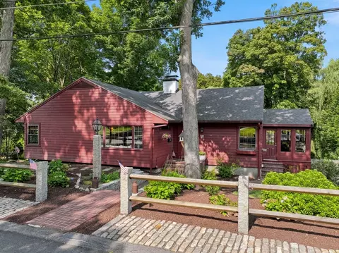 41 Brook St, Wakefield, MA 01880
