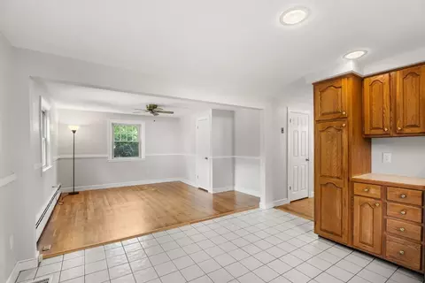 Living - 20 Oakhurst Rd, Beverly, MA 01915 photo 8 of 11