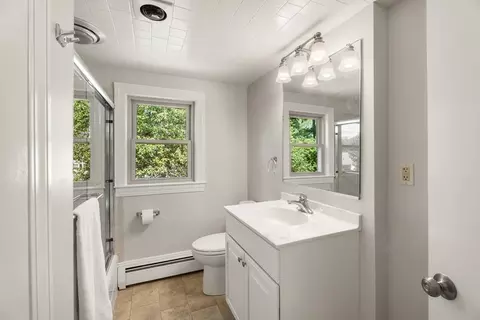 Bath - 20 Oakhurst Rd, Beverly, MA 01915 photo 2 of 3