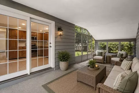 Exterior - 20 Oakhurst Rd, Beverly, MA 01915 photo 6 of 10