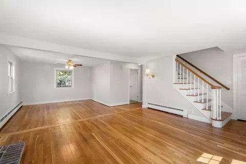 Living - 20 Oakhurst Rd, Beverly, MA 01915 photo 5 of 11