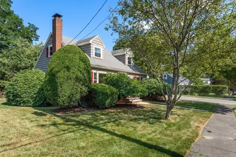 Exterior - 20 Oakhurst Rd, Beverly, MA 01915 photo 2 of 10