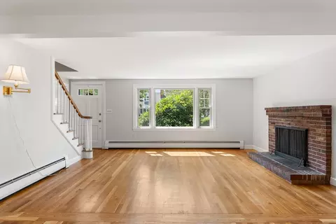 Living - 20 Oakhurst Rd, Beverly, MA 01915 photo 1 of 11