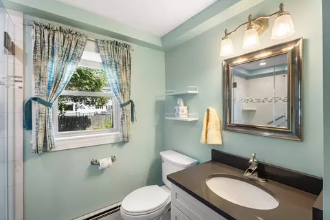 Bath - 20 Oakhurst Rd, Beverly, MA 01915 photo 1 of 3