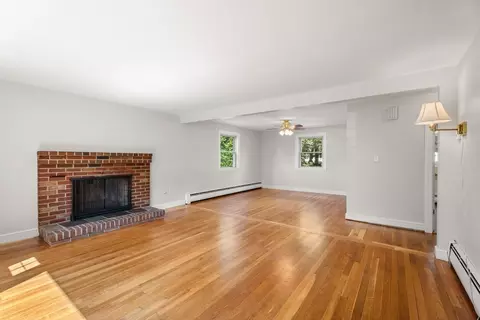 Living - 20 Oakhurst Rd, Beverly, MA 01915 photo 3 of 11