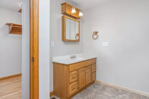 Bath - 835 Erickson Rd, Ashby, MA 01431 photo 2 of 4