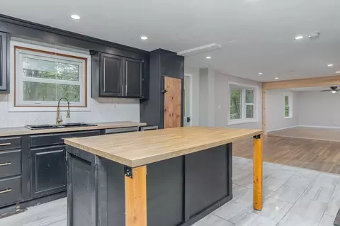 Kitchen - 835 Erickson Rd, Ashby, MA 01431 photo 2 of 4