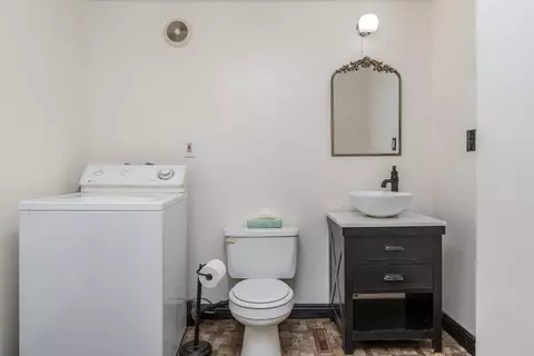 Bath - 835 Erickson Rd, Ashby, MA 01431 photo 3 of 4