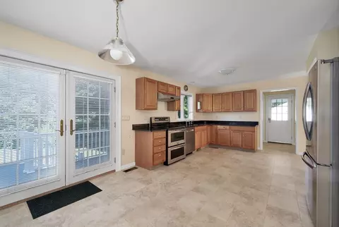 Kitchen - 22 Winter St, Holbrook, MA 02343 photo 2 of 4