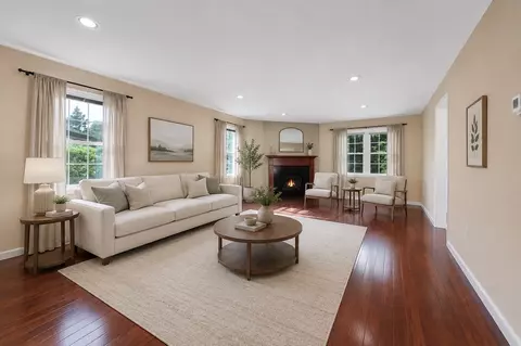 Living - 22 Winter St, Holbrook, MA 02343 photo 6 of 7