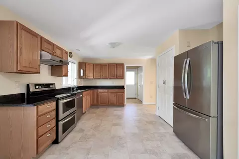 Kitchen - 22 Winter St, Holbrook, MA 02343 photo 3 of 4
