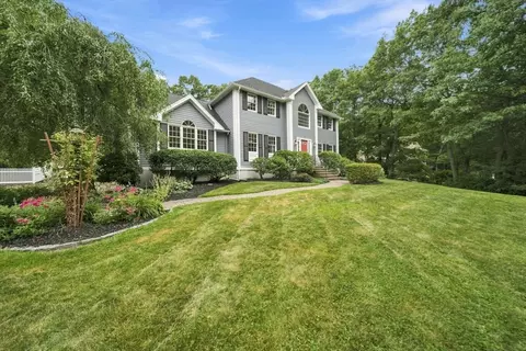 38 Cabral Dr, Middleton, MA 01949 photo 2