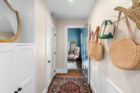 Entry Way - 3 State St, Marblehead, MA 01945 photo 5 of 6