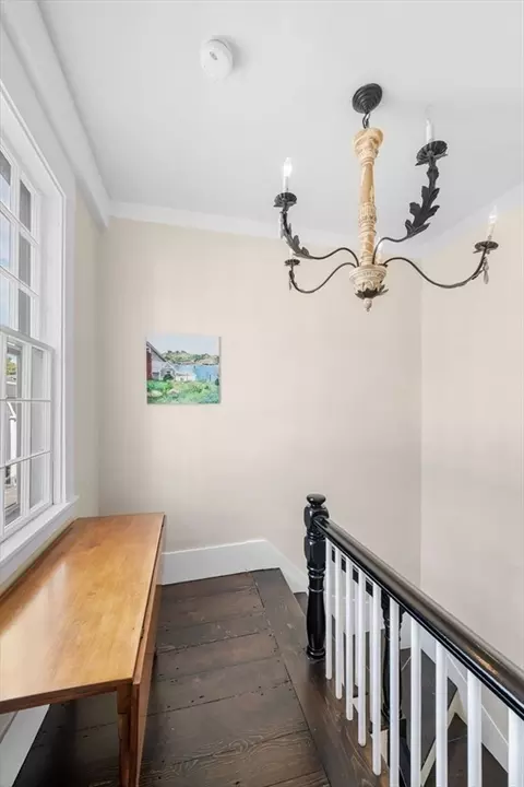 Entry Way - 3 State St, Marblehead, MA 01945 photo 3 of 6