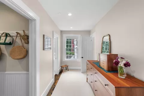 Entry Way - 3 State St, Marblehead, MA 01945 photo 4 of 6