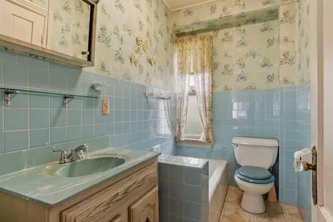 Bath - 20 Orient St, Worcester, MA 01604 photo 1 of 1