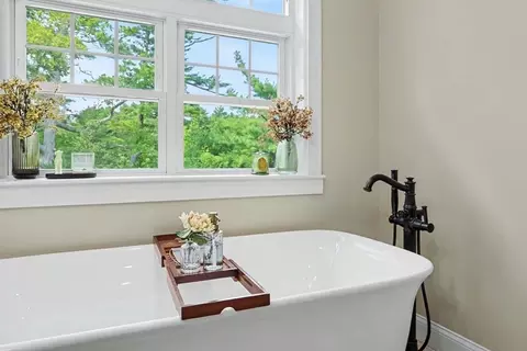 Bath - 19 Katherine St, Acushnet, MA 02743 photo 4 of 6