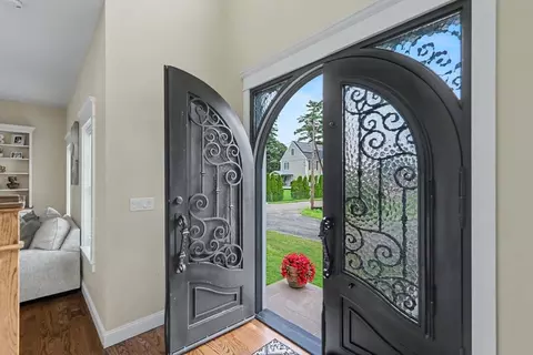 Entry Way - 19 Katherine St, Acushnet, MA 02743 photo 2 of 7