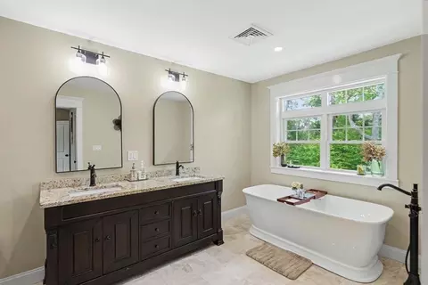 Bath - 19 Katherine St, Acushnet, MA 02743 photo 2 of 6