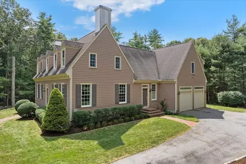Exterior - 791 Locust St, Raynham, MA 02767 photo 3 of 4