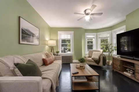 Living - 76 Acushnet Ave, Springfield, MA 01105 photo 3 of 4