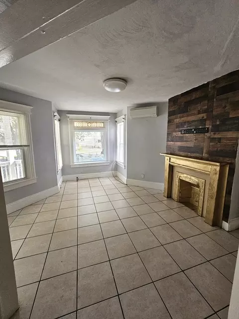 Living - 76 Acushnet Ave, Springfield, MA 01105 photo 1 of 2