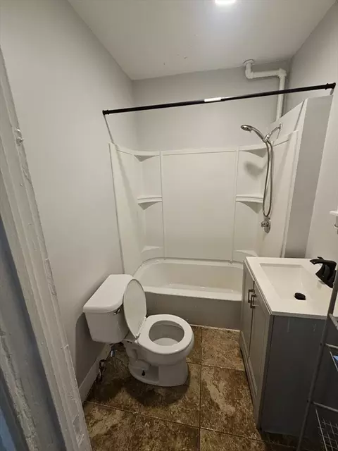 Bath - 76 Acushnet Ave, Springfield, MA 01105 photo 1 of 2