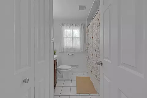 Bath - 25 Pullard Rd, Grafton, MA 01519 photo 2 of 5