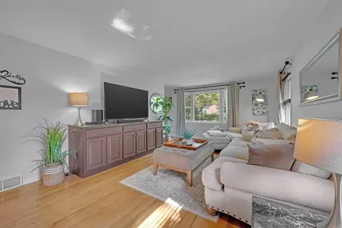 Living - 25 Pullard Rd, Grafton, MA 01519 photo 3 of 3
